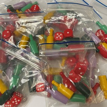 Komplet Naredi svojo družabno igro - 5 figuric + 2 kocki (100 kos)