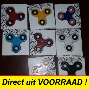 FIDGET SPINNERJI (20 kos)