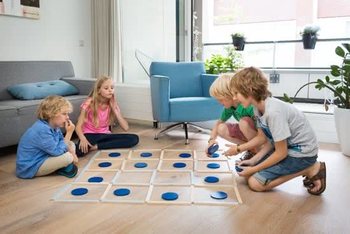 BS DOTS Lesena Strate&scaron;ka Igra - Igrača za Zunaj (1 kos)