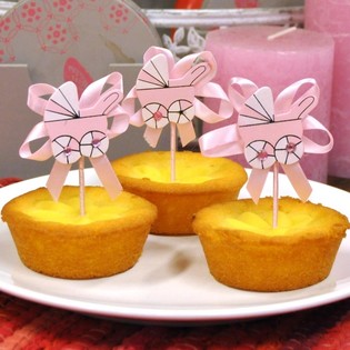 NABODALA ZA CUPCAKE OB ROJSTVU - ROŽNAT VOZIČEK (12 kosov)