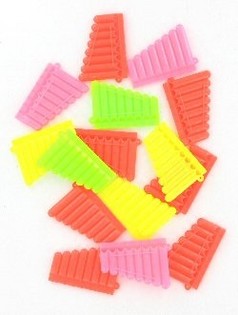 PLASTIČNE PIŠČALKE ZA SREČELOV (98 kos.)