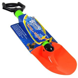 Lopata za plažo z vgrajeno vodno pištolo
